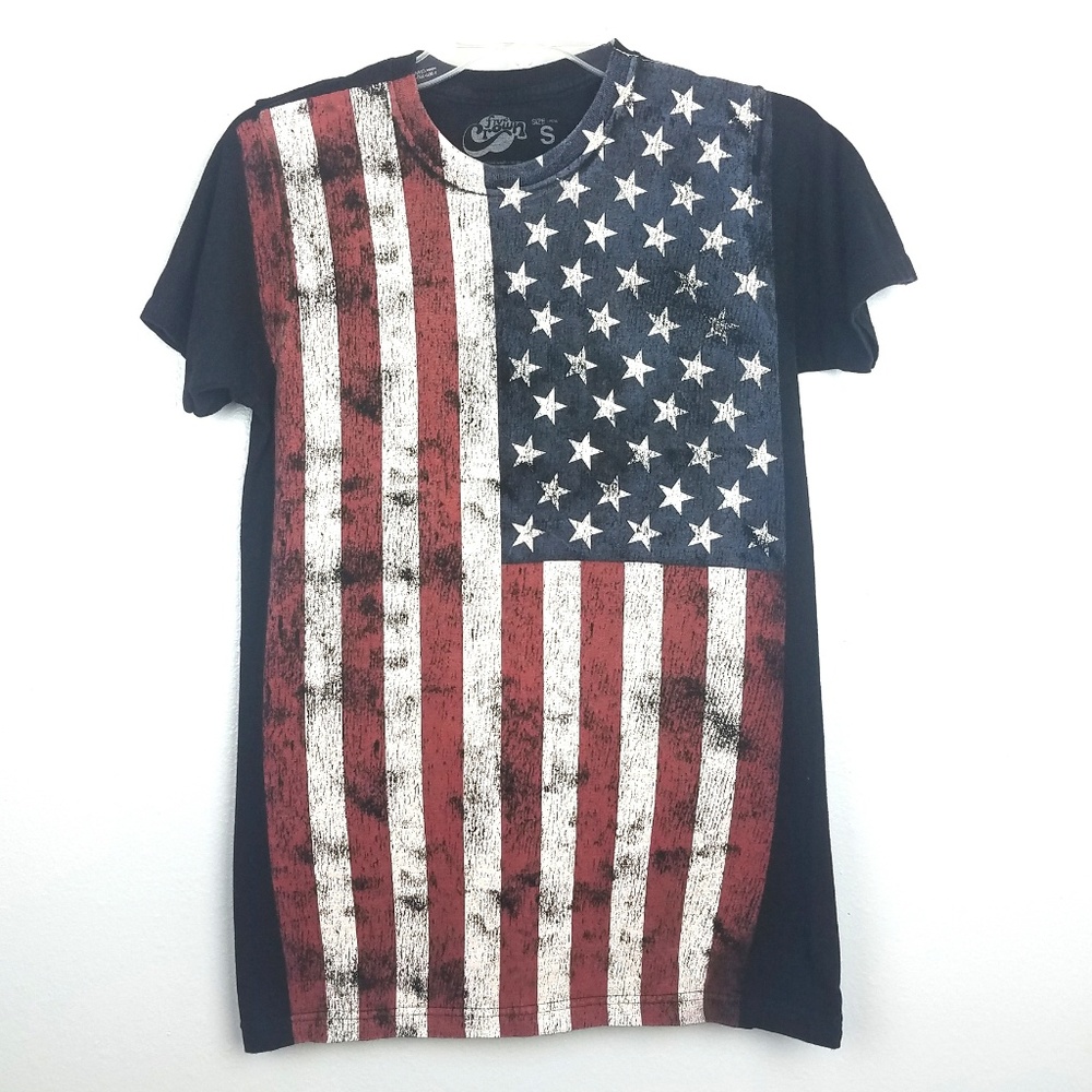 Amercan flag black graphic t-shirt in size S